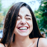 Foto de uma pessoa sorrindo